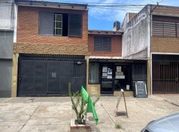 Casa · 226m² · 6 Ambientes · 1 Cochera · Venta Dos Casas en Una con Local Comercial