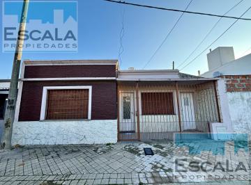 Casa · 80m² · 4 Ambientes · Casa de un Dorm con Patio en Venta y Alquiler