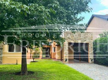 Casa · 160m² · 4 Ambientes · 6 Cocheras · Alquiler Haras Maria Victoria