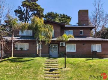 Casa · 234m² · 5 Dormitorios · 2 Cocheras · Casa en Venta - Barrio Álamos - Ideal Vivienda - Cul de Sac