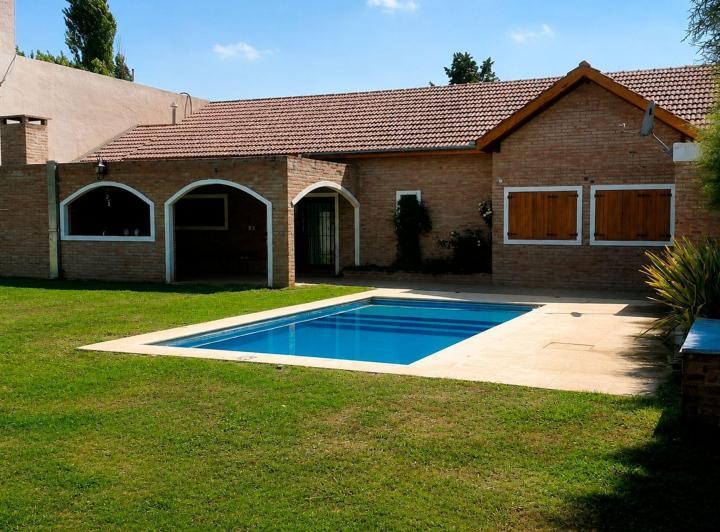 Casa · 261m² · 6 Ambientes · 1 Cochera