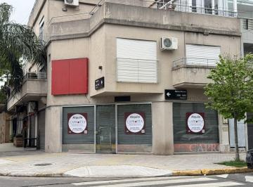 Local comercial · 100m² · 2 Ambientes · Local Comercial en Esquina en Alquiler