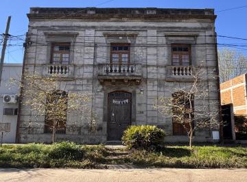Casa · 191m² · 5 Ambientes · Casona Antigua Zona Centro de Colón