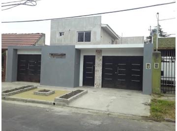 PH · 72m² · 3 Ambientes · 1 Cochera · PH de 3 Ambientes Venta Castelar