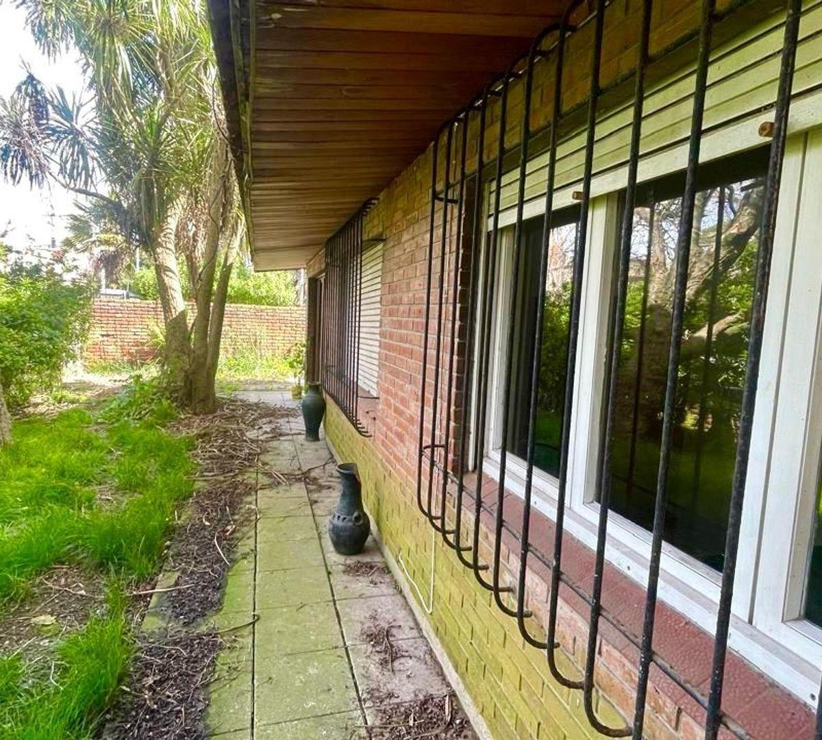 Casa 3 ambientes en venta sobre calle Calabrese 4600, Parque Peña