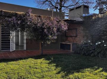 Oficina comercial · 68m² · 2 Ambientes · 2 Cocheras · Casa 2 Ambientes en Una Planta con Jardin