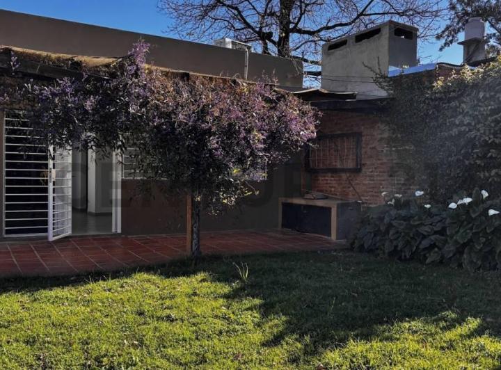 Casa · 68m² · 2 Ambientes · 2 Cocheras