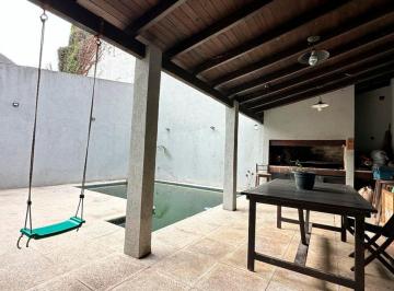 Casa · 240m² · 6 Ambientes · 3 Cocheras · Casa Venta Permuto Florida Este