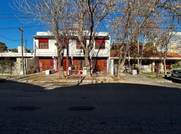 Casa · 236m² · 7 Ambientes · 1 Cochera · Alquiler Barrio Manzanar, Cipolletti