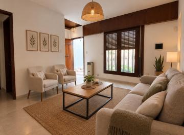 Casa · 120m² · 6 Ambientes · 1 Cochera · Alquilo Casa de 3 Dormitorio en Cerro de Las Rosas