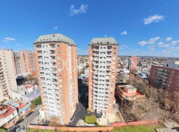 Departamento · 55m² · 3 Ambientes · 1 Cochera · Departamento en Alquiler Tres Ambientes Dos Habitaciones Cochera Amenities