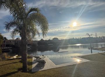 Casa · 1000m² · 5 Ambientes · 2 Cocheras · Casa en Cabos del Lago