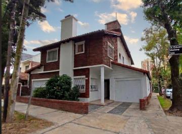 Casa · 205m² · 6 Ambientes · 2 Cocheras · Casa en Alquiler - Vicente López - 3 Dorm. - 2 Baños - Jardin