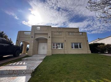 Casa · 330m² · 6 Ambientes · 2 Cocheras · Venta Casa 6 Ambientes en Arenas del Sur