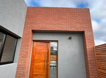 Casa · 100m² · 4 Ambientes · Casa en Venta - 3 Dorm. 2 Baños - 300 m - La Plata - City Bell