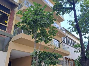 Departamento de 3 ambientes, Monte Castro · 3 Amb Al Frente con Balcon - Suite y Baño Completo - Conexion P/lavarropas