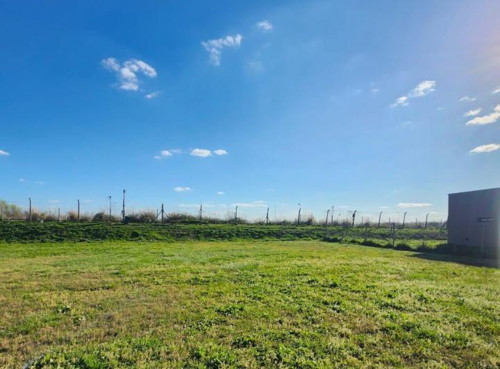 Terreno · 843m²