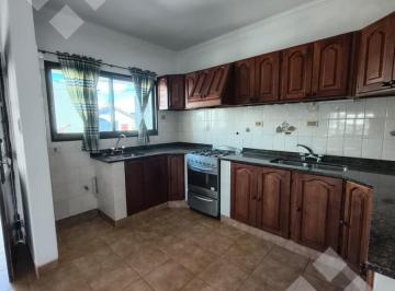 Departamento · 100m² · 3 Ambientes · En Alquiler | Departamento de 2 Dorm. | Zona Centro | Plottier