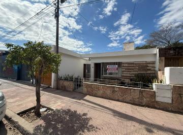Casa · 178m² · 4 Ambientes · 1 Cochera · Venta - Casa Tres Dorm. - Barrio San Vicente