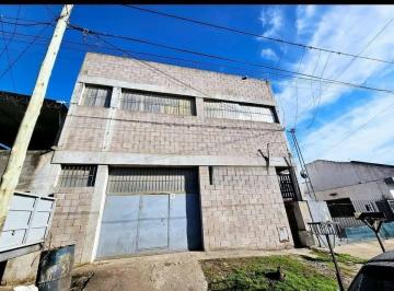 Bodega-Galpón · 300m² · 2 Ambientes · 1 Cochera · Alquiler Galpon Ideal Fabrica Elaboracion a m de Av Champagnat
