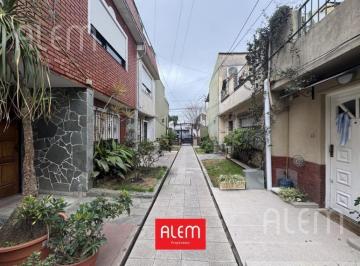 Casa · 70m² · 2 Dormitorios · Casa Tipo PH en Venta en Temperley