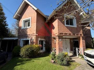 Casa · 127m² · 4 Ambientes · 1 Cochera · Casa Chalet en Alquiler en Mapuche Country Club, Pilar, G. B. a. Zona Norte