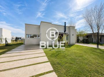 Casa · 135m² · 5 Ambientes · 2 Cocheras · Casa Venta - La Alameda