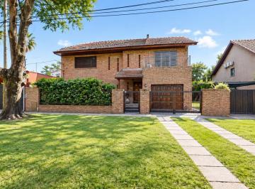 Casa · 224m² · 6 Ambientes · 3 Cocheras · Casa en Venta de 6 Ambientes en Boulogne Sur Mer con Jardín y Playroom
