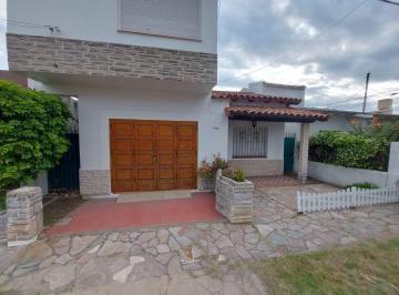 Casa · 100m² · 6 Ambientes · 1 Cochera · Casa en Manuel B Gonnet