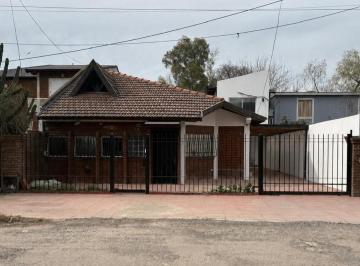Casa · 124m² · 5 Ambientes · 4 Cocheras · Venta de Casa con Pileta y Cochera, en Barrio La Union, Ezeiza