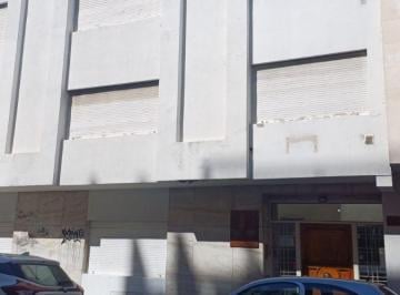 Departamento de 5 ambientes, Córdoba · Vendo, Amplio Departamento, Dos Patios, Muy Buena Ubicacion!apto Credito.