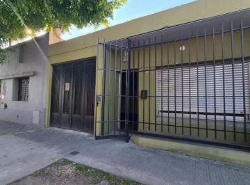 Casa de 4 ambientes, Rosario · Casa 2 Dorm. con Cochera Velez Sarfield 1800