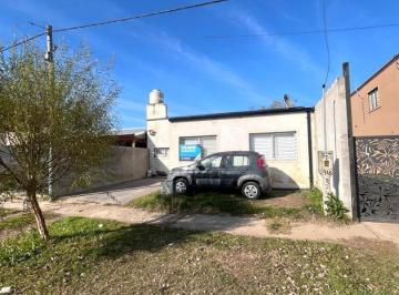 Casa · 79m² · 4 Ambientes · 1 Cochera · Casa en Venta de 3 Dorm. en Ibarlucea