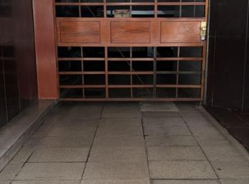 Garage , Recoleta · Espacio Guardacoche Cucbierto en Planta Baja