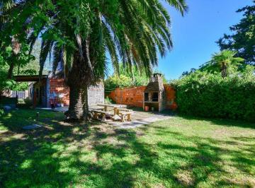 Casa · 200m² · 4 Ambientes · 3 Cocheras · Casa 3 Dorm. en Venta en La Plata con Parque