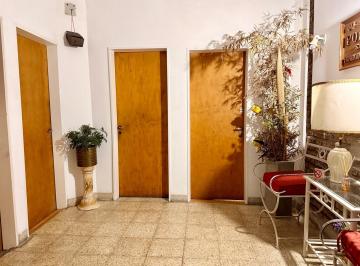 Oficina comercial · 8m² · 2 Ambientes · Alquiler Oficina 1er Piso Escalera - Martin, Rosario