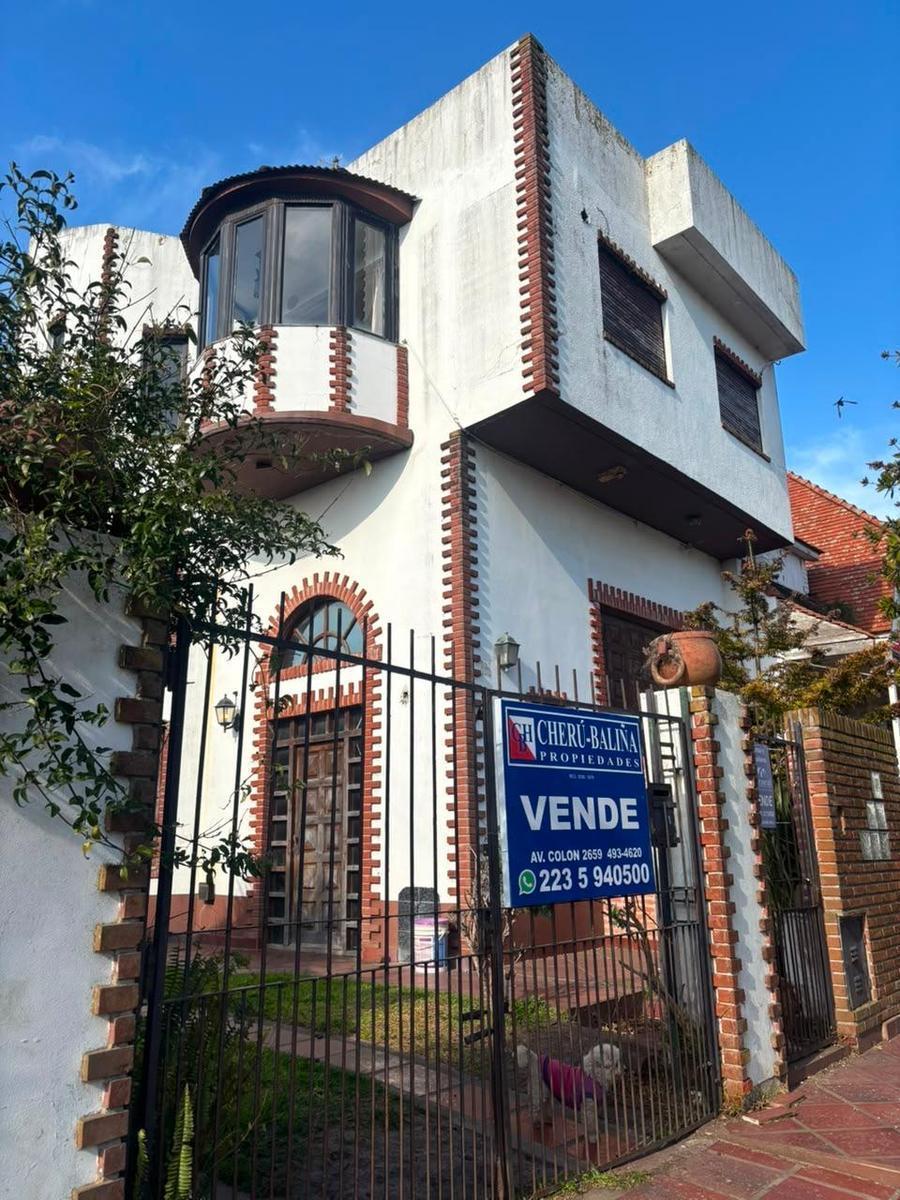 Chalet 5 ambientes Barrio Punta Mogotes - en Venta