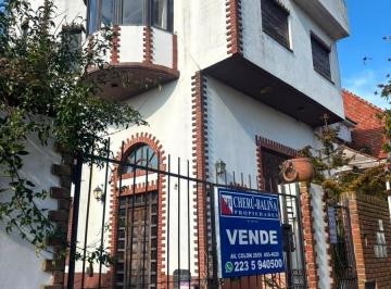 Casa · 230m² · 5 Ambientes · 4 Cocheras · Casa en Venta - Punta Mogotes
