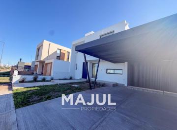 Casa · 150m² · 5 Ambientes · 2 Cocheras · Casa en Rincones de Manantiales