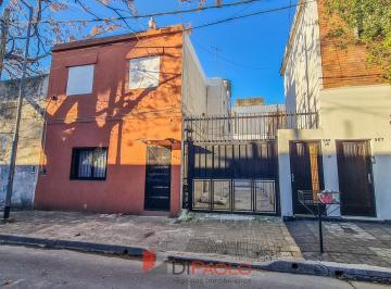 Casa · 136m² · 5 Ambientes · 2 Cocheras · Venta Casa 5 Ambientes con Cochera y Patio en Villa Lynch