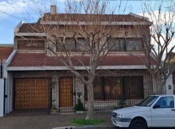 Casa de 4 ambientes, Vicente López · F. Justo Sarmiento Al 1800 Solido Chalet 3 Dorm Impecable Estado U$s 350.000