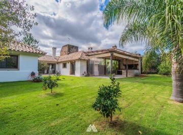 Casa · 221m² · 6 Ambientes · 1 Cochera · Venta Casa en Altos de La Tahona 3 Dorm Escritorio