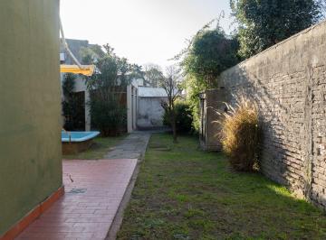 Casa · 151m² · 3 Ambientes · 1 Cochera · Casa 2 Dorm. Venta Villa Elvira con Pileta