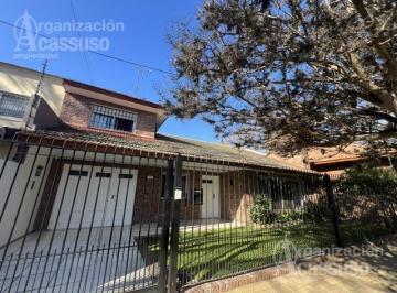 Casa · 180m² · 4 Ambientes · 1 Cochera · Casa en Venta San Isidro