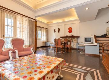 Casa · 233m² · 5 Ambientes · 1 Cochera · Casa en Venta Patio Terraza Garaje Villa Luro