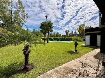 Casa · 285m² · 8 Ambientes · 5 Cocheras · Casa en Venta en El Zorzal