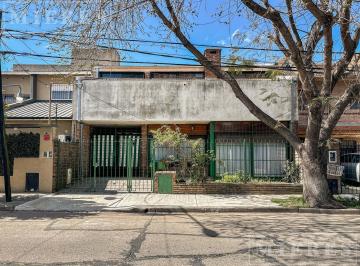 Casa · 191m² · 8 Ambientes · 3 Cocheras · Muy Linda Casa en Martínez, con Buena Accesibilidad y Entorno Residencial Consolidado en Venta