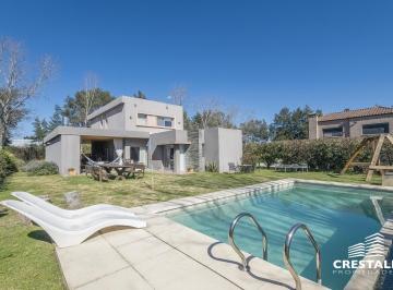 Casa · 180m² · 4 Ambientes · Venta / Permuta - Casa 3 Dorm. en Barrio Cerrado - Los Pasos del Jockey 1, Rosario.