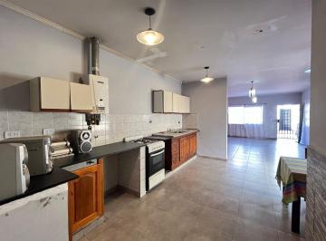 Casa · 80m² · 3 Ambientes · 1 Cochera · Casa en Venta 3 Amb con Patio Valentin Alsina