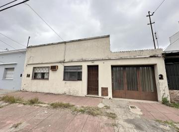 Casa · 150m² · 3 Ambientes · 2 Cocheras · Casa en Venta de 2 Dorm.. Patio con Parrilla. Cochera. Villa Carmencita, Zarate